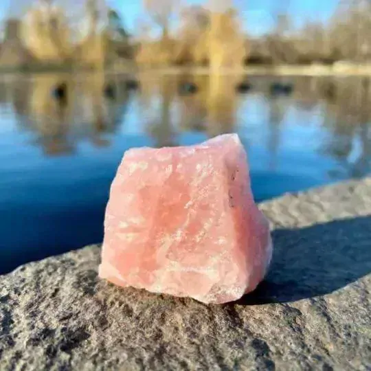 Surový Růženín z Namibie